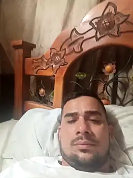 Snapshot of franDuxxx chatting on April 13, 2026, 5:06 pm franDuxxx online show from April 13, 2026, 5:06 pm