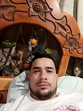 Snapshot of franDuxxx chatting on April 12, 2026, 12:41 pm franDuxxx online show from April 12, 2026, 12:41 pm