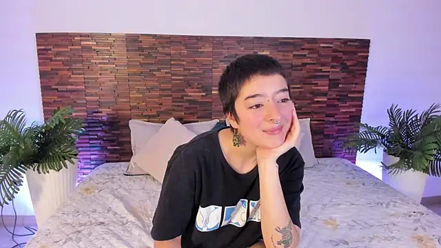 Snapshot of Atheena__ chatting on May 11, 2026, 12:39 pm Atheena online show from May 11, 2026, 12:39 pm