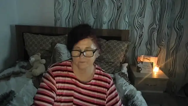 Snapshot of CatherineRowe chatting on January 6, 2025, 4:02 pm CatherineRowe online show from January 6, 2025, 4:02 pm