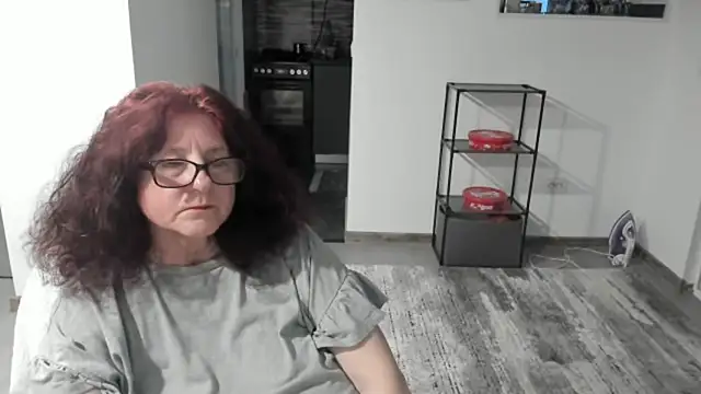 Snapshot of CatherineRowe chatting on January 30, 2025, 5:41 am CatherineRowe online show from January 30, 2025, 5:41 am