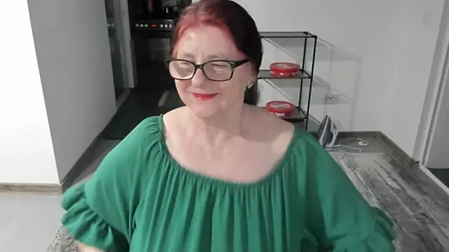 Snapshot of CatherineRowe chatting on January 28, 2025, 5:11 am CatherineRowe online show from January 28, 2025, 5:11 am