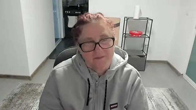 Snapshot of CatherineRowe chatting on January 20, 2025, 2:14 pm CatherineRowe online show from January 20, 2025, 2:14 pm