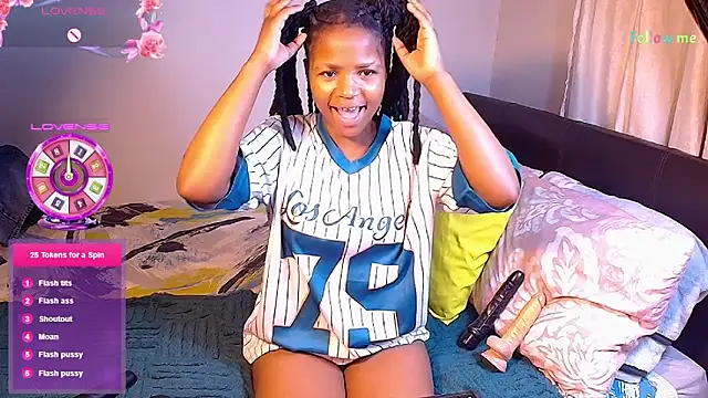 Snapshot of CocoaBelle chatting on May 2, 2026, 10:37 pm CocoaBelle online show from May 2, 2026, 10:37 pm