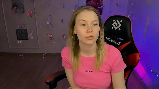 Snapshot of yourella chatting on April 13, 2026, 9:02 am yourella online show from April 13, 2026, 9:02 am