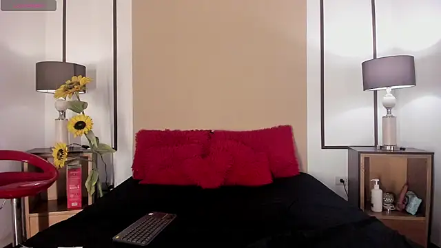 Snapshot of NatashaLuxy chatting on June 23, 2026, 7:45 pm NatashaLuxy online show from June 23, 2026, 7:45 pm