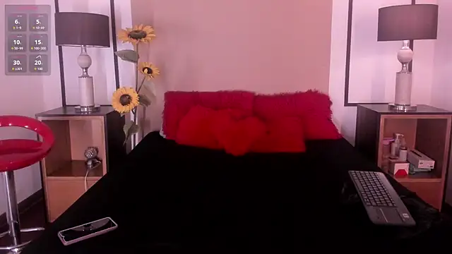 Snapshot of NatashaLuxy chatting on July 16, 2026, 7:44 pm NatashaLuxy online show from July 16, 2026, 7:44 pm
