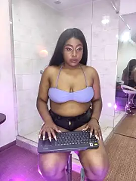 NatashaLuxy online show from May 6, 2026, 8:02 pm