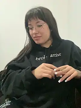 cherryxxox online show from June 15, 2026, 8:25 am