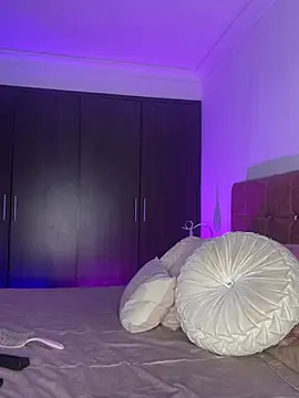 AmyRusso online show from April 28, 2026, 1:37 pm