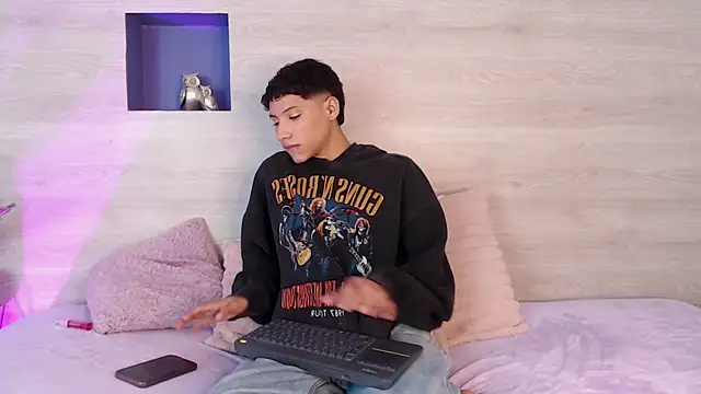 Velvet An online show from April 29, 2026, 3:00 am