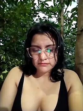 Snapshot of sienna_elara chatting on April 14, 2026, 10:42 am sienna elara online show from April 14, 2026, 10:42 am