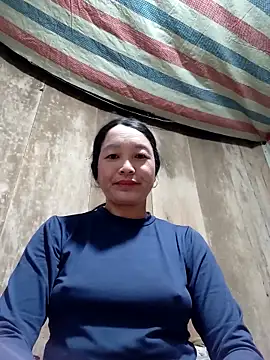 Snapshot of vanlucky2 chatting on May 7, 2026, 12:04 am vanlucky2 online show from May 7, 2026, 12:04 am