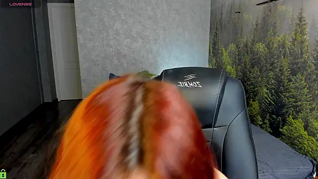 Snapshot of Lessi_Panic chatting on May 8, 2026, 1:31 am Lessi Panic online show from May 8, 2026, 1:31 am