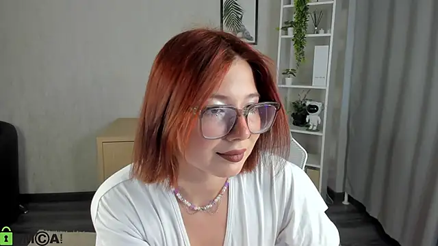 Snapshot of Lessi_Panic chatting on June 22, 2026, 1:00 am Lessi Panic online show from June 22, 2026, 1:00 am