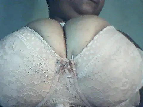 Snapshot of megaboobsqueen chatting on May 10, 2026, 2:19 pm megaboobsqueen online show from May 10, 2026, 2:19 pm