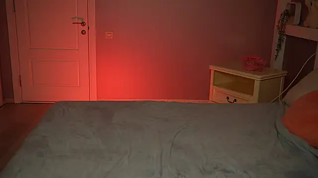 LilElfies online show from April 9, 2026, 9:54 pm