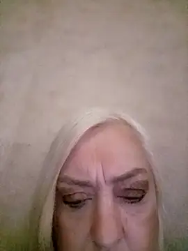 Julia20X online show from April 16, 2026, 4:52 pm