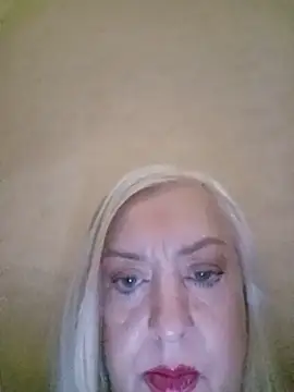 Snapshot of Julia20X chatting on June 19, 2026, 8:31 am Julia20X online show from June 19, 2026, 8:31 am
