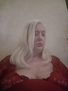 Snapshot of Julia20X chatting on June 12, 2026, 10:24 am Julia20X online show from June 12, 2026, 10:24 am