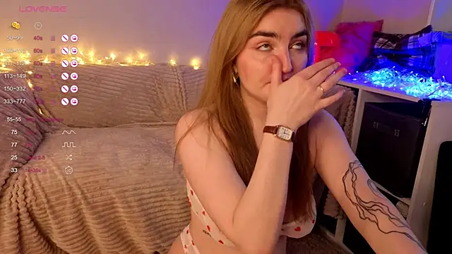 Snapshot of sweetandcuteee chatting on April 10, 2026, 12:01 pm sweetandcuteee online show from April 10, 2026, 12:01 pm