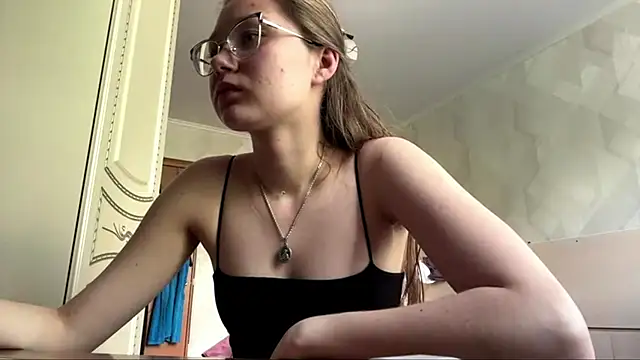 Snapshot of UncaringArtery chatting on June 15, 2026, 6:13 am UncaringArtery online show from June 15, 2026, 6:13 am