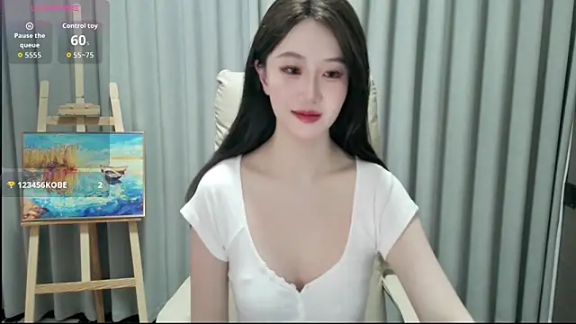 Snapshot of LUNYI-CC chatting on June 8, 2026, 11:55 am LUNYI-CC online show from June 8, 2026, 11:55 am