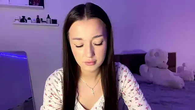Snapshot of SophieLaine chatting on June 18, 2026, 5:07 pm SophieLaine online show from June 18, 2026, 5:07 pm
