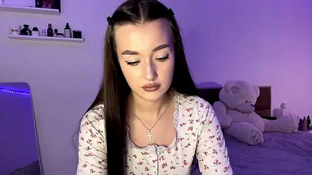 Snapshot of SophieLaine chatting on June 17, 2026, 4:17 pm SophieLaine online show from June 17, 2026, 4:17 pm