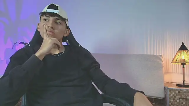 Snapshot of Valentino_Rey chatting on May 1, 2026, 12:10 pm Valentino Rey online show from May 1, 2026, 12:10 pm