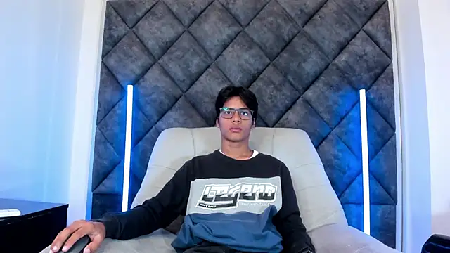 LiamKron online show from May 13, 2026, 12:01 pm