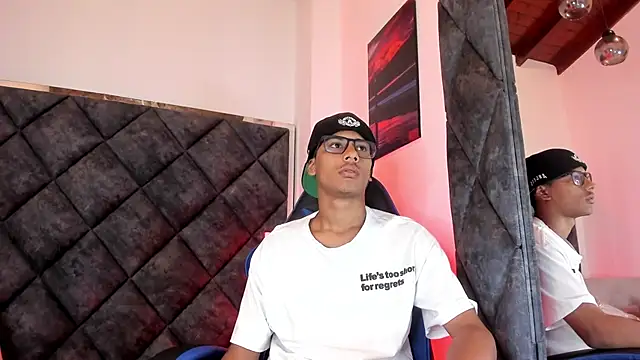Snapshot of LiamKron chatting on July 12, 2026, 11:33 am LiamKron online show from July 12, 2026, 11:33 am