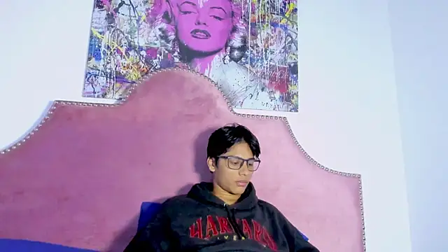 LiamKron online show from April 21, 2026, 11:28 am