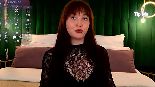 Snapshot of YunaStorm chatting on April 8, 2026, 6:42 pm YunaStorm online show from April 8, 2026, 6:42 pm