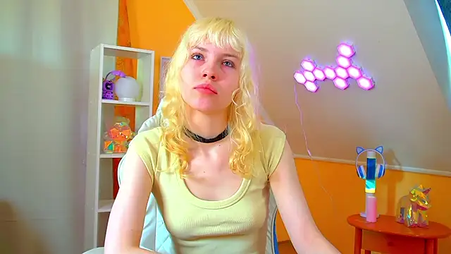 Snapshot of HannahHollis chatting on June 7, 2026, 6:07 am HannahHollis online show from June 7, 2026, 6:07 am