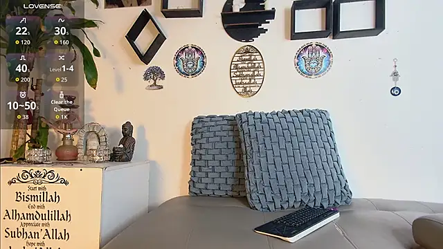 Snapshot of LunaBaxter_ chatting on June 5, 2026, 12:33 pm LunaBaxter online show from June 5, 2026, 12:33 pm