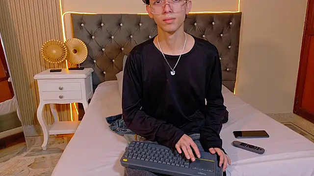 Snapshot of Twink_Sebas7 chatting on July 2, 2026, 12:22 pm Twink Sebas7 online show from July 2, 2026, 12:22 pm