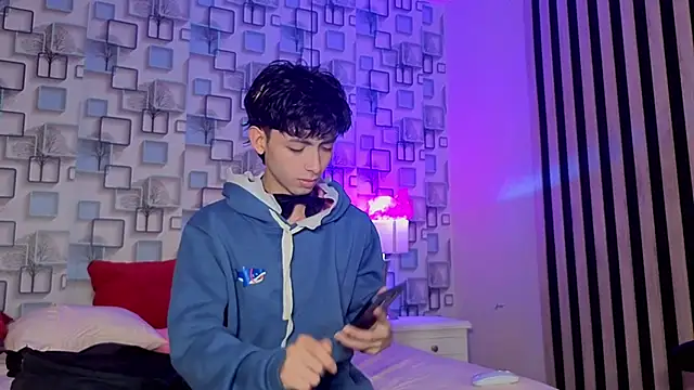 Snapshot of Twink_Sebas7 chatting on June 13, 2026, 12:14 pm Twink Sebas7 online show from June 13, 2026, 12:14 pm