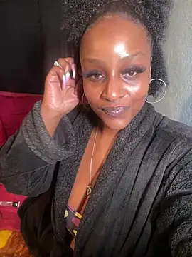 miidnightmonroe online show from April 18, 2026, 6:49 am