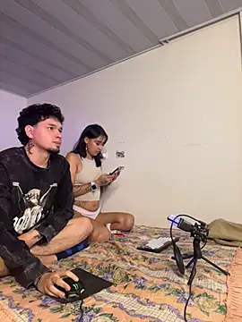 hotlatinocouple   online show from April 25, 2026, 6:27 am