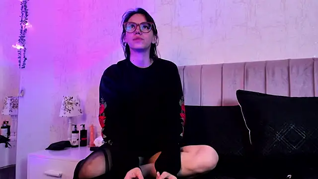 Snapshot of Alis_Roze chatting on July 18, 2026, 7:33 pm Alis Roze online show from July 18, 2026, 7:33 pm