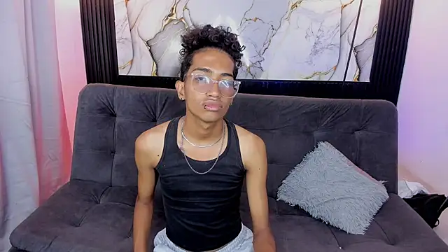 triiangel latinboy online show from May 22, 2026, 12:36 pm