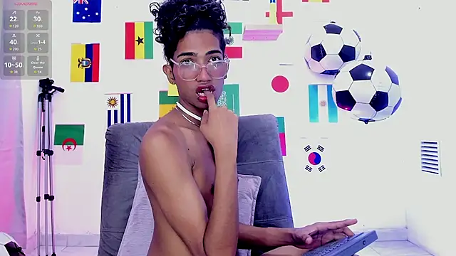 Snapshot of triiangel_latinboy chatting on July 10, 2026, 12:38 pm triiangel latinboy online show from July 10, 2026, 12:38 pm