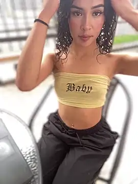 Snapshot of AlanaMartinez_Pink chatting on April 15, 2026, 8:31 pm AlanaMartinez Pink online show from April 15, 2026, 8:31 pm