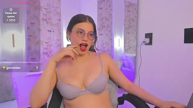 Snapshot of liiliie_petite chatting on May 12, 2026, 7:31 pm liiliie petite online show from May 12, 2026, 7:31 pm