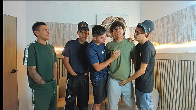 Snapshot of Nicoboys_ chatting on April 15, 2026, 9:37 pm Nicoboys online show from April 15, 2026, 9:37 pm