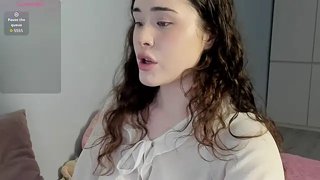 Snapshot of ChloeBlisss chatting on April 21, 2026, 3:35 am ChloeBlisss online show from April 21, 2026, 3:35 am
