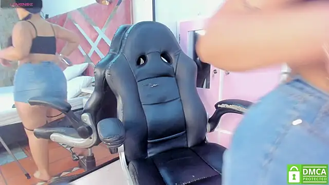 Snapshot of Naughty_Aly111 chatting on April 12, 2026, 4:49 am Naughty Aly111 online show from April 12, 2026, 4:49 am