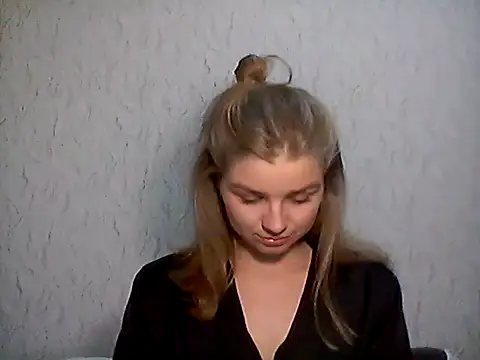 ElizaCrowe online show from April 16, 2026, 4:41 pm