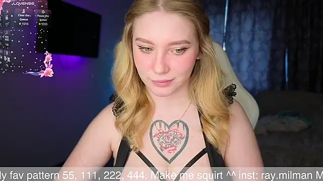 Snapshot of AliceMilr chatting on April 25, 2026, 10:18 am AliceMilr online show from April 25, 2026, 10:18 am